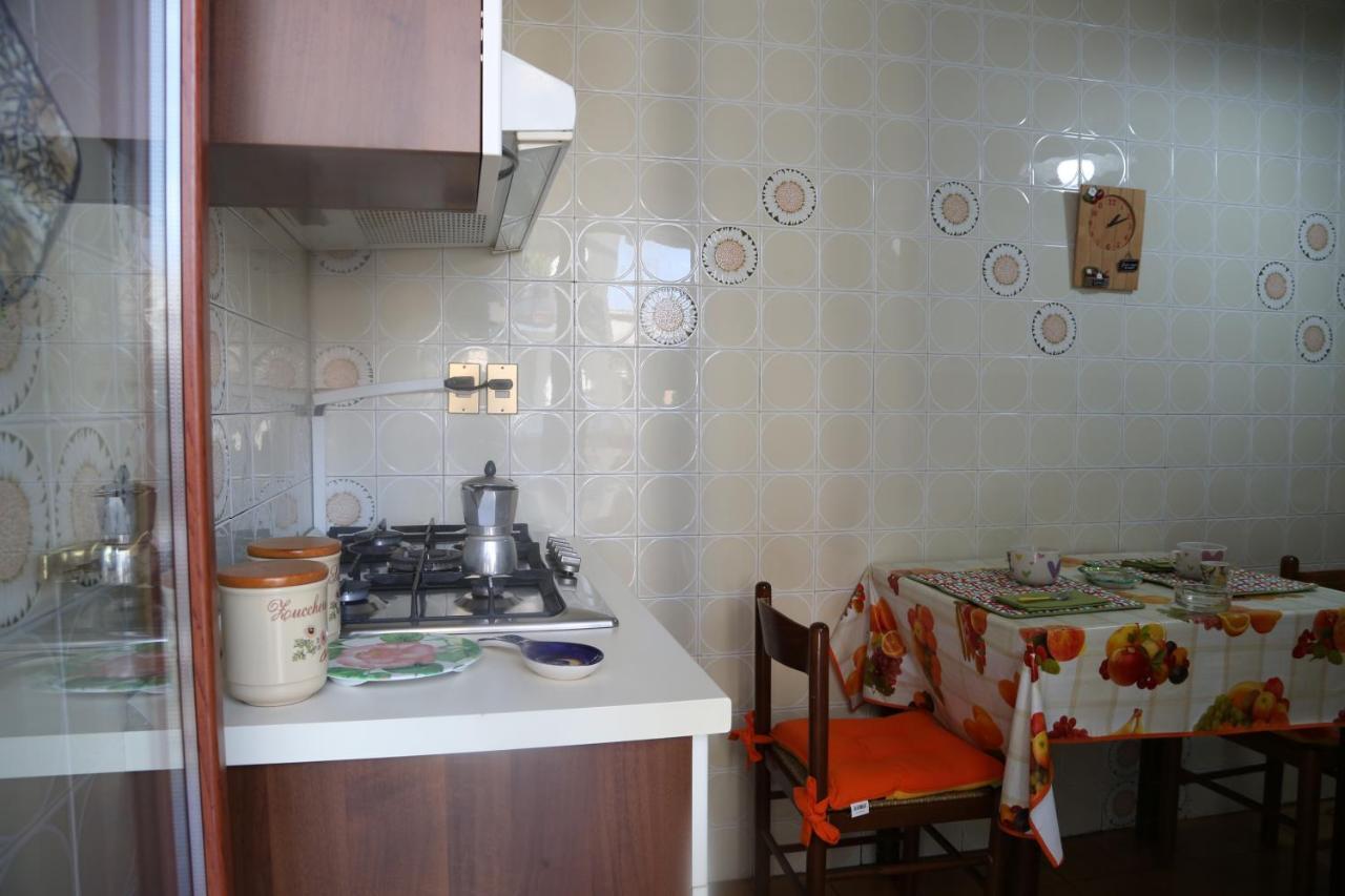 Stanza In Appartamento Napoli Bagian luar foto