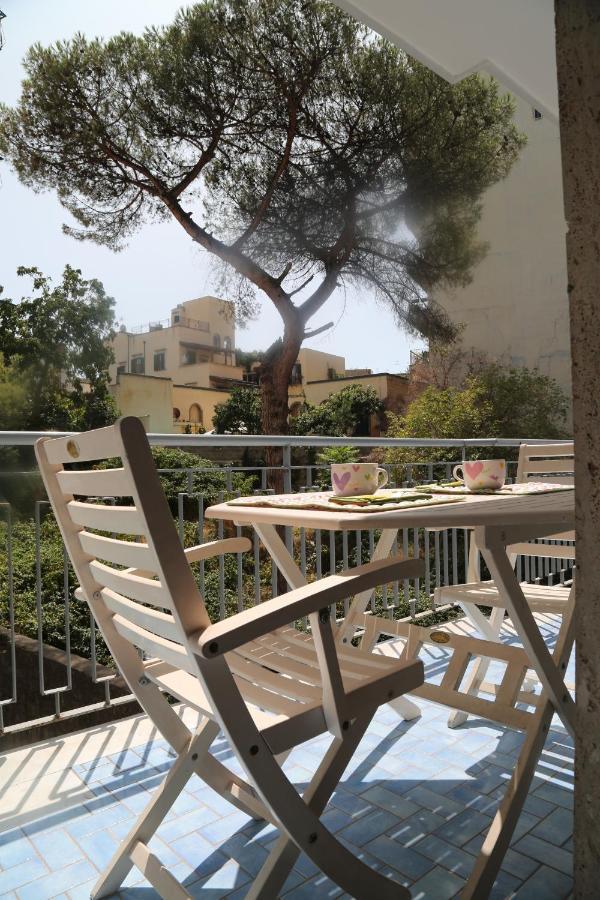 Stanza In Appartamento Napoli Bagian luar foto