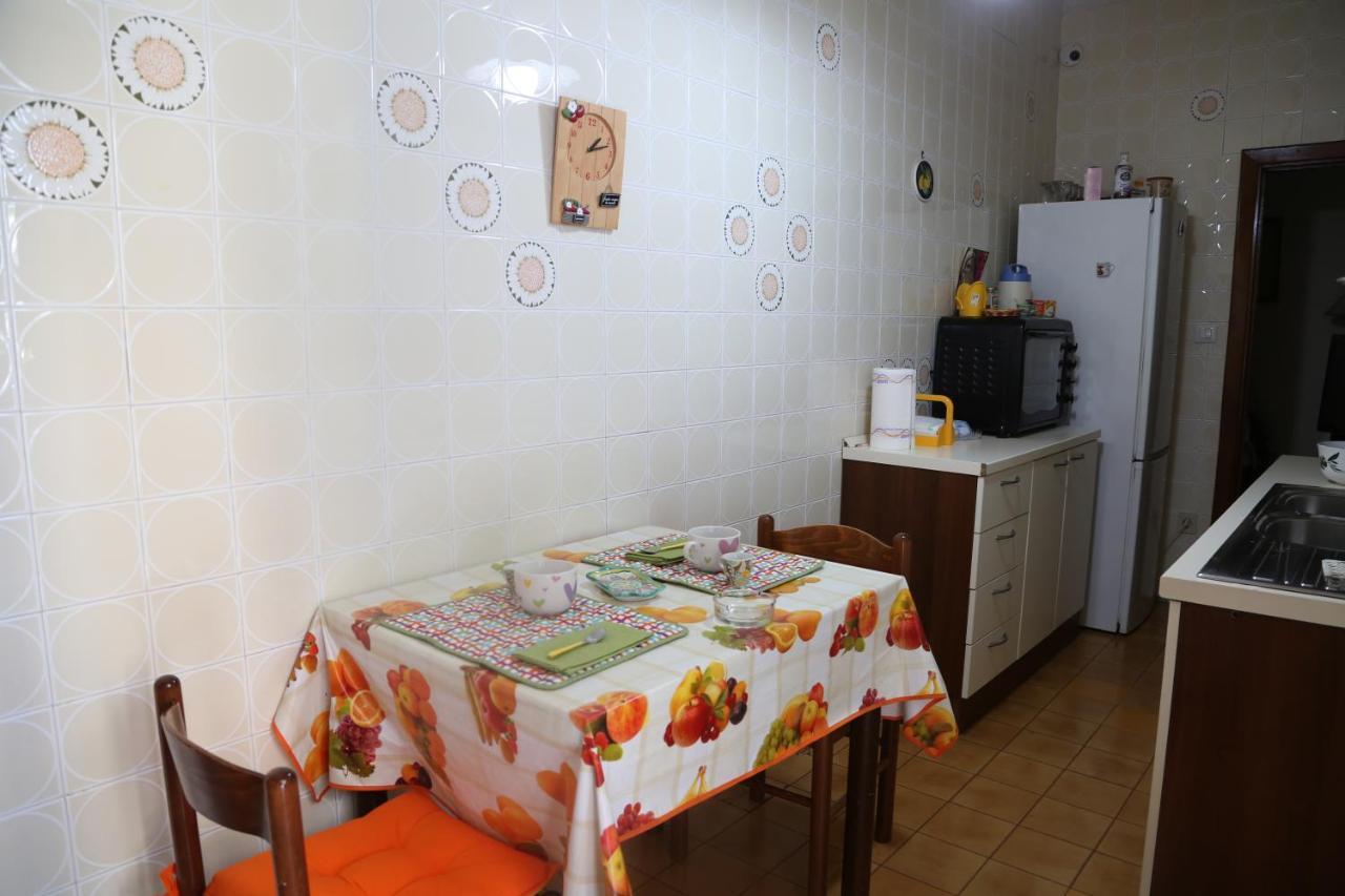 Stanza In Appartamento Napoli Bagian luar foto
