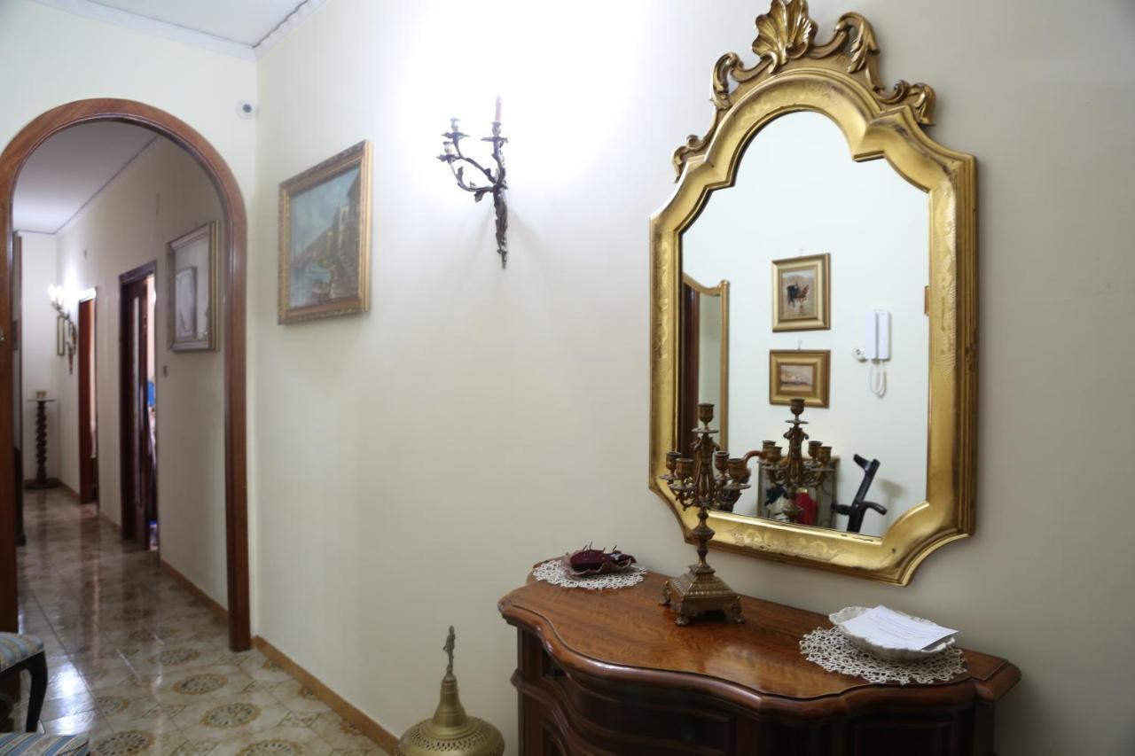 Stanza In Appartamento Napoli Bagian luar foto