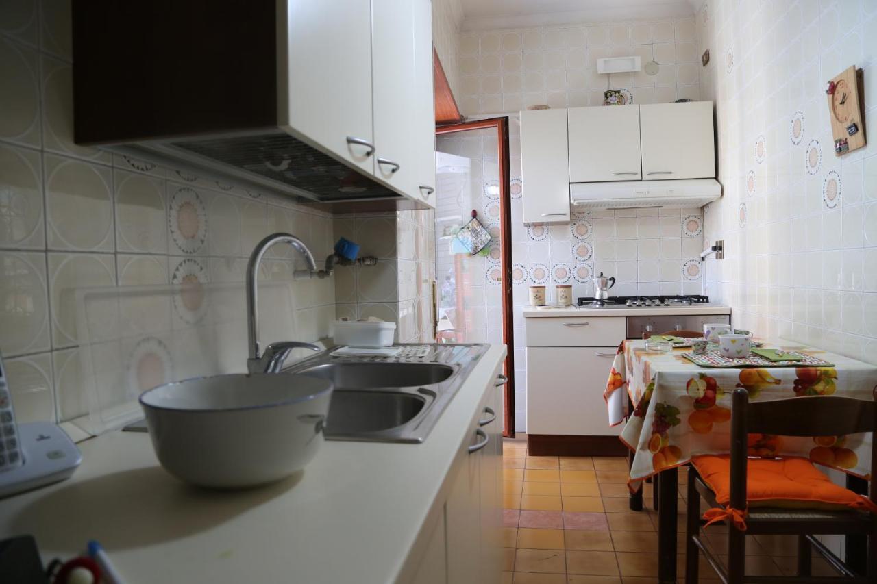 Stanza In Appartamento Napoli Bagian luar foto
